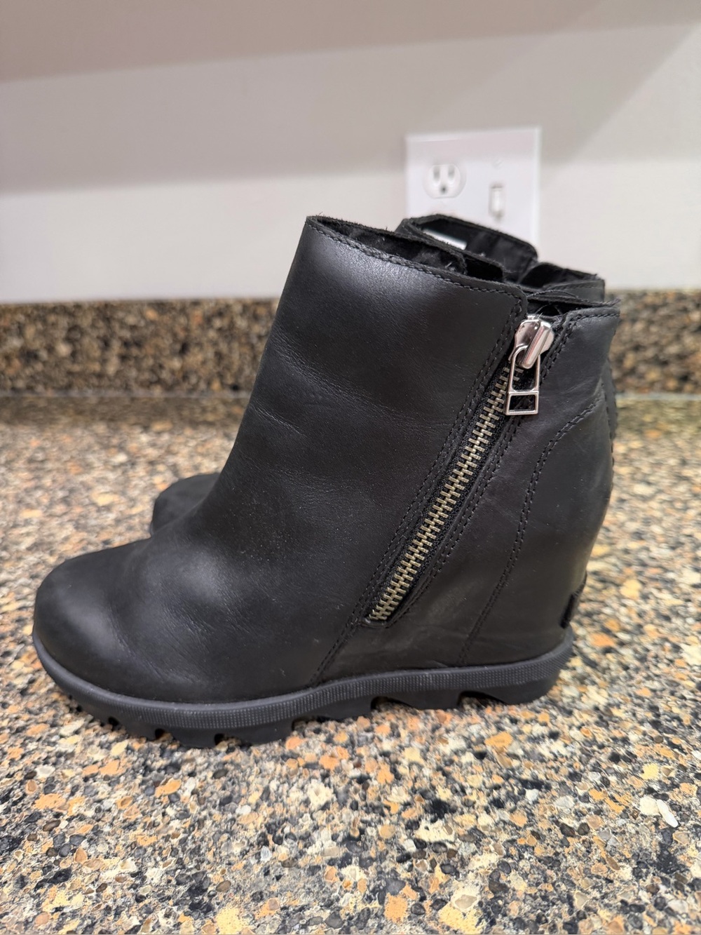 Sorel 5.5 Women's Black Wedge Ankle Boot with Side Zip